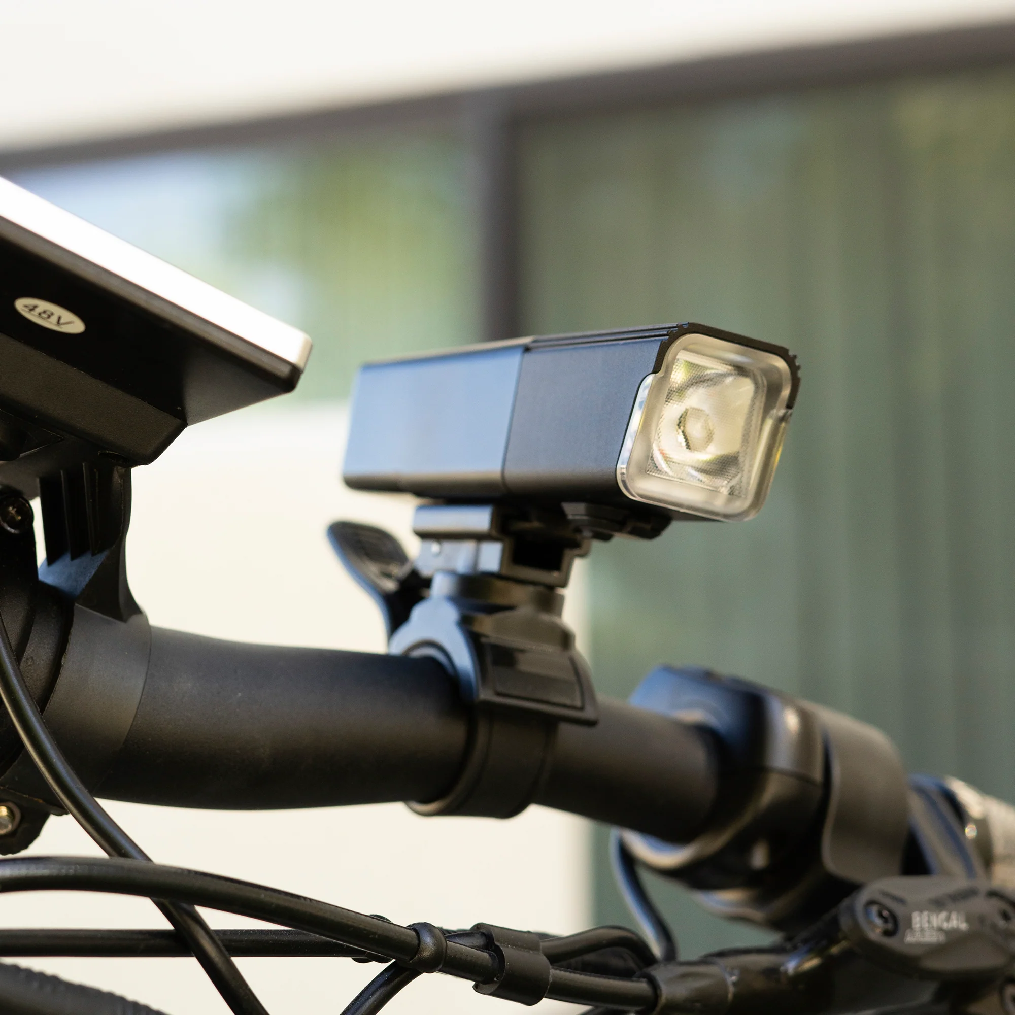 Aventon Head Light V10-500 - Image 4